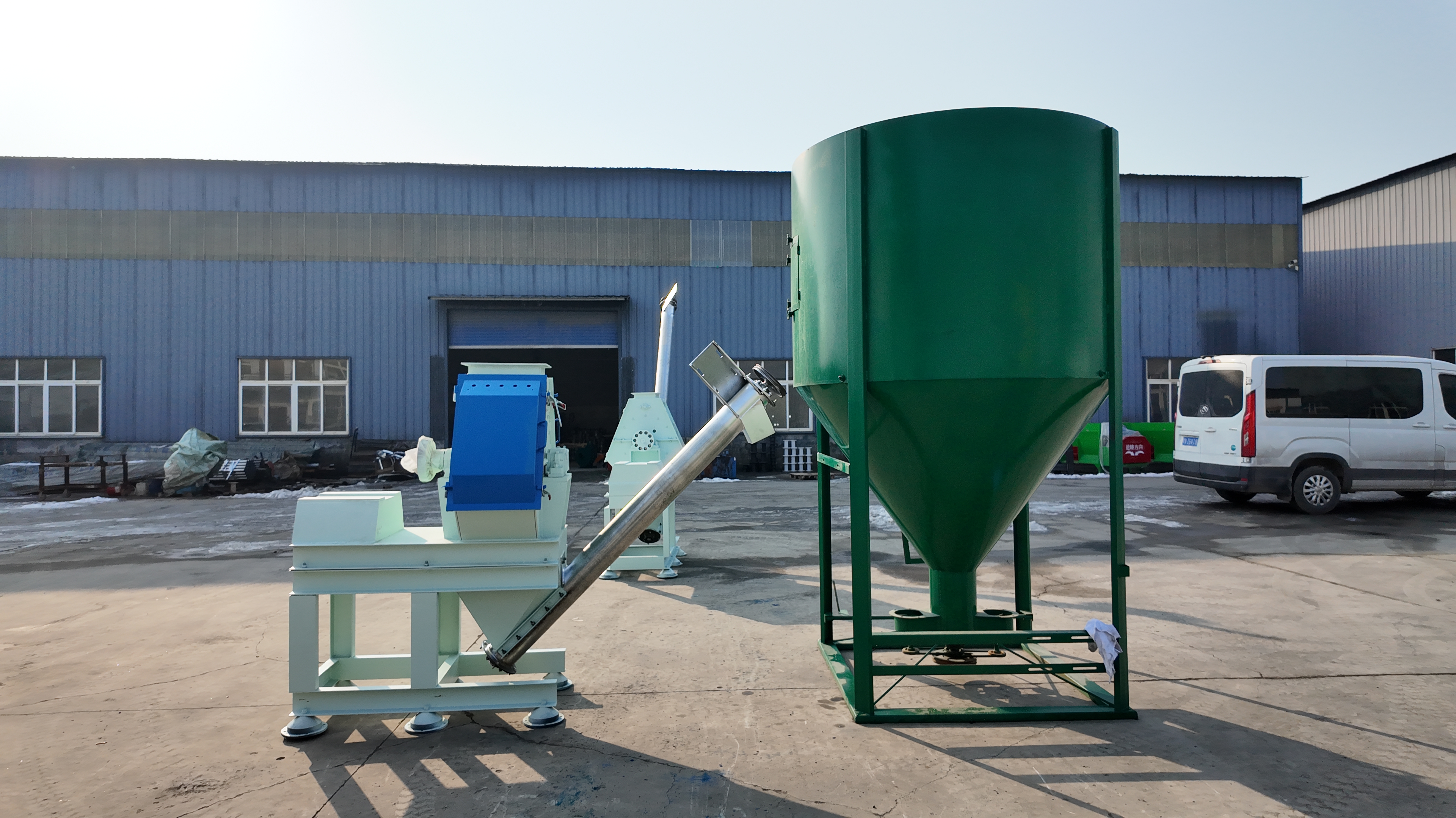 华中机械设备工作场景