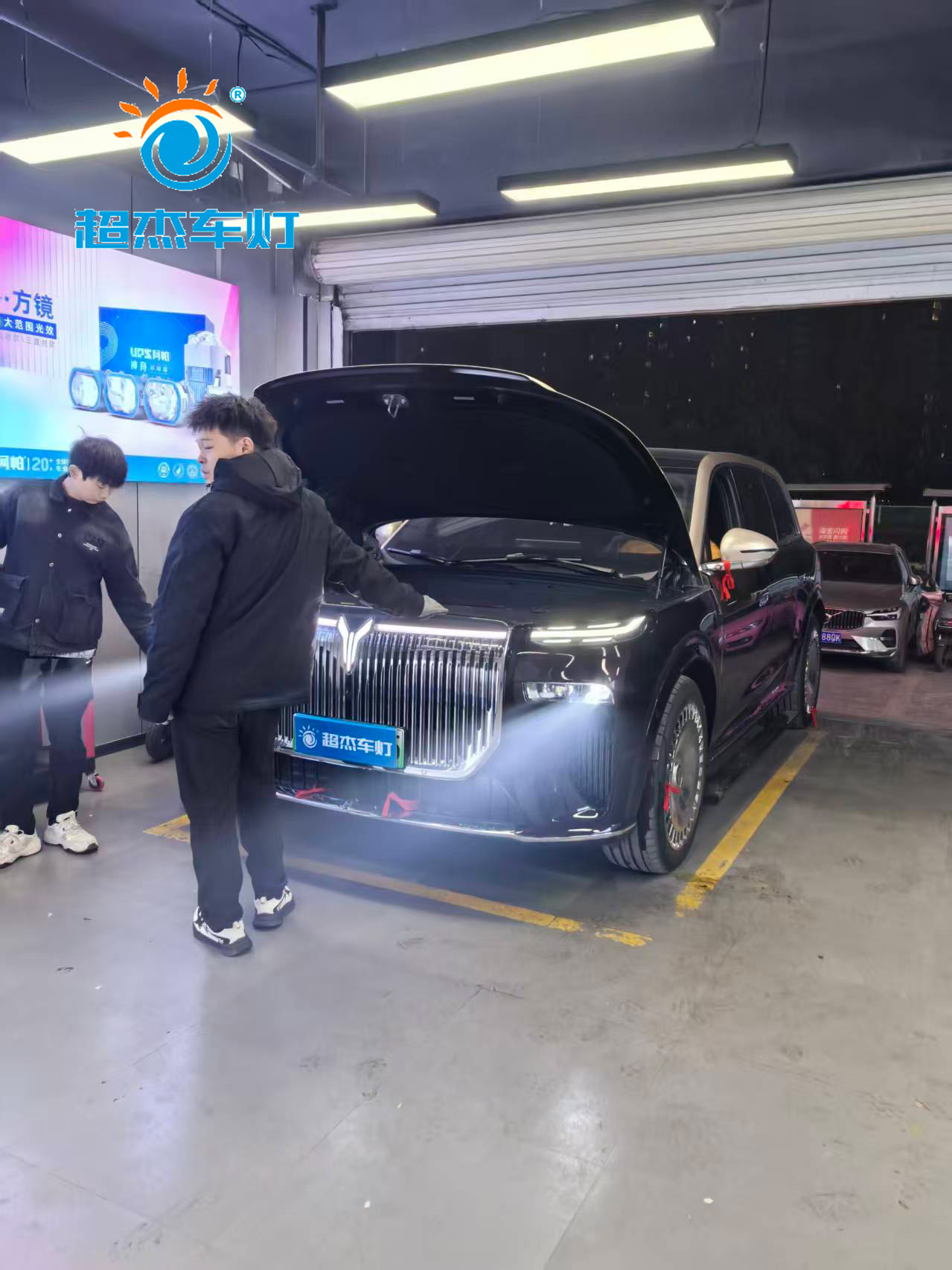 多种品牌车灯配件展示,体现正品货源