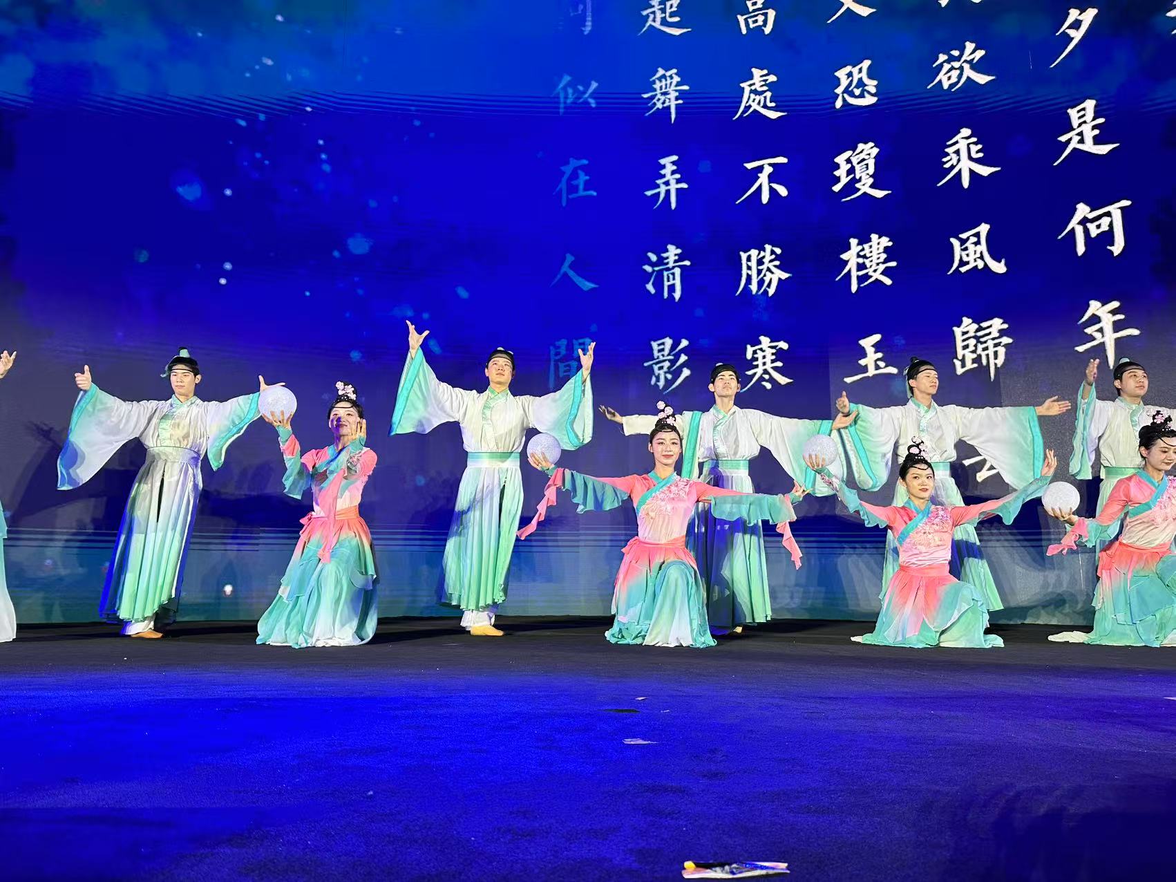 商场内部环境