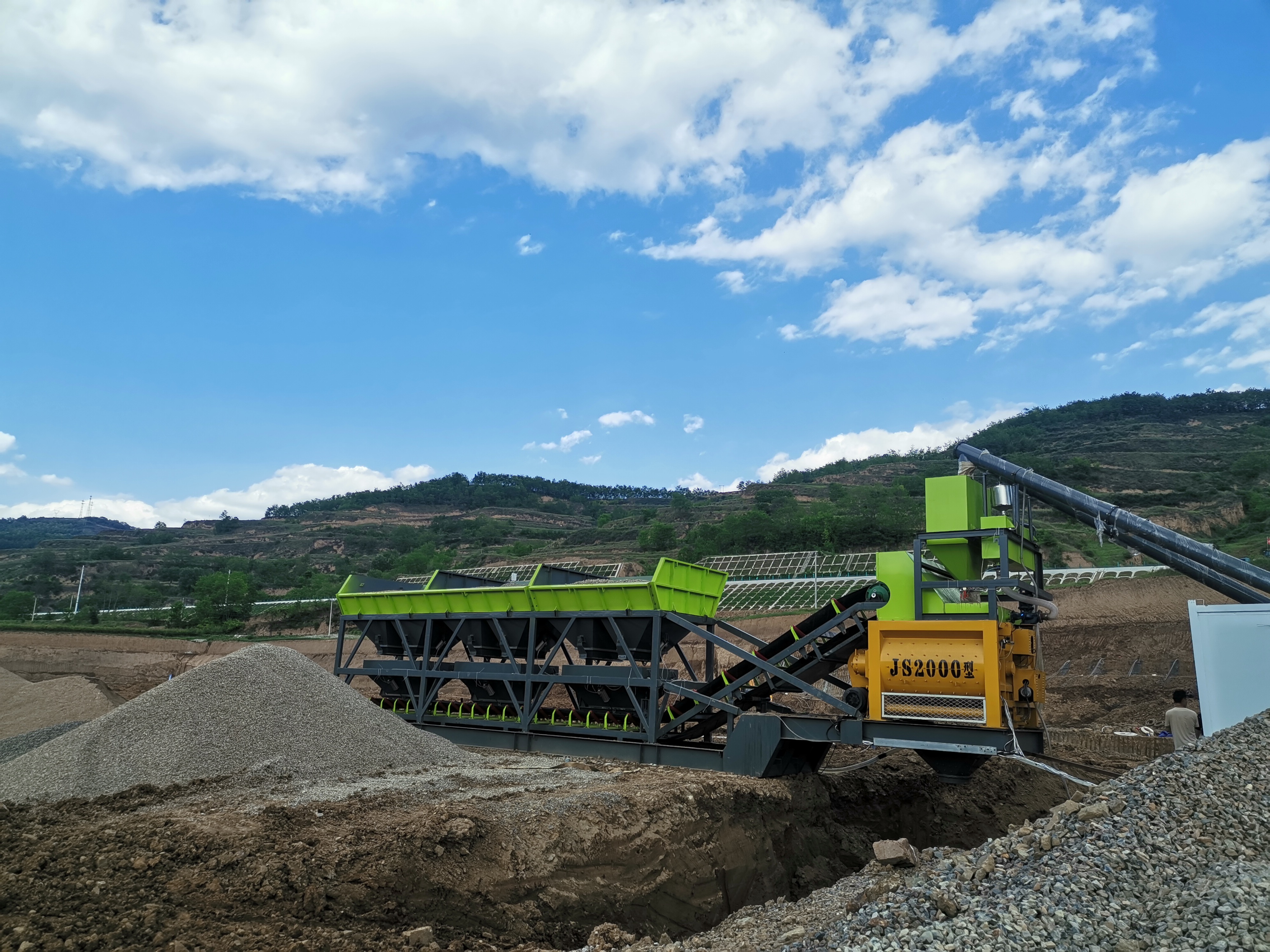 輪式移動(dòng)攪拌站設(shè)備局部特寫(xiě)