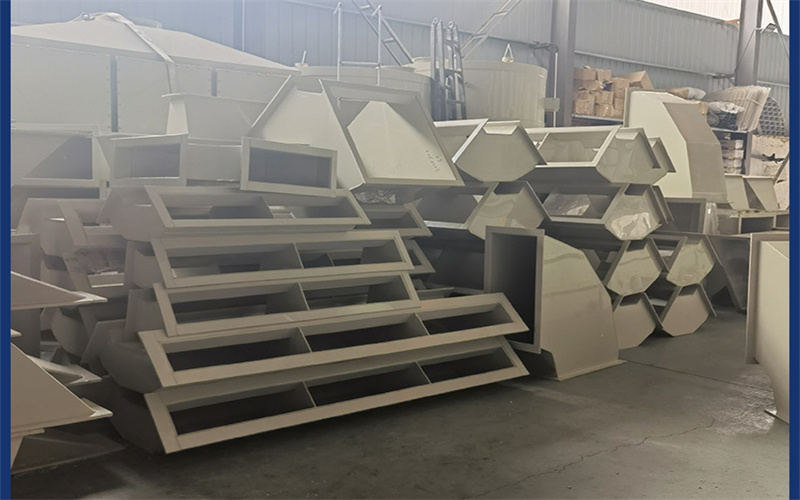 多种PP管道配件展示