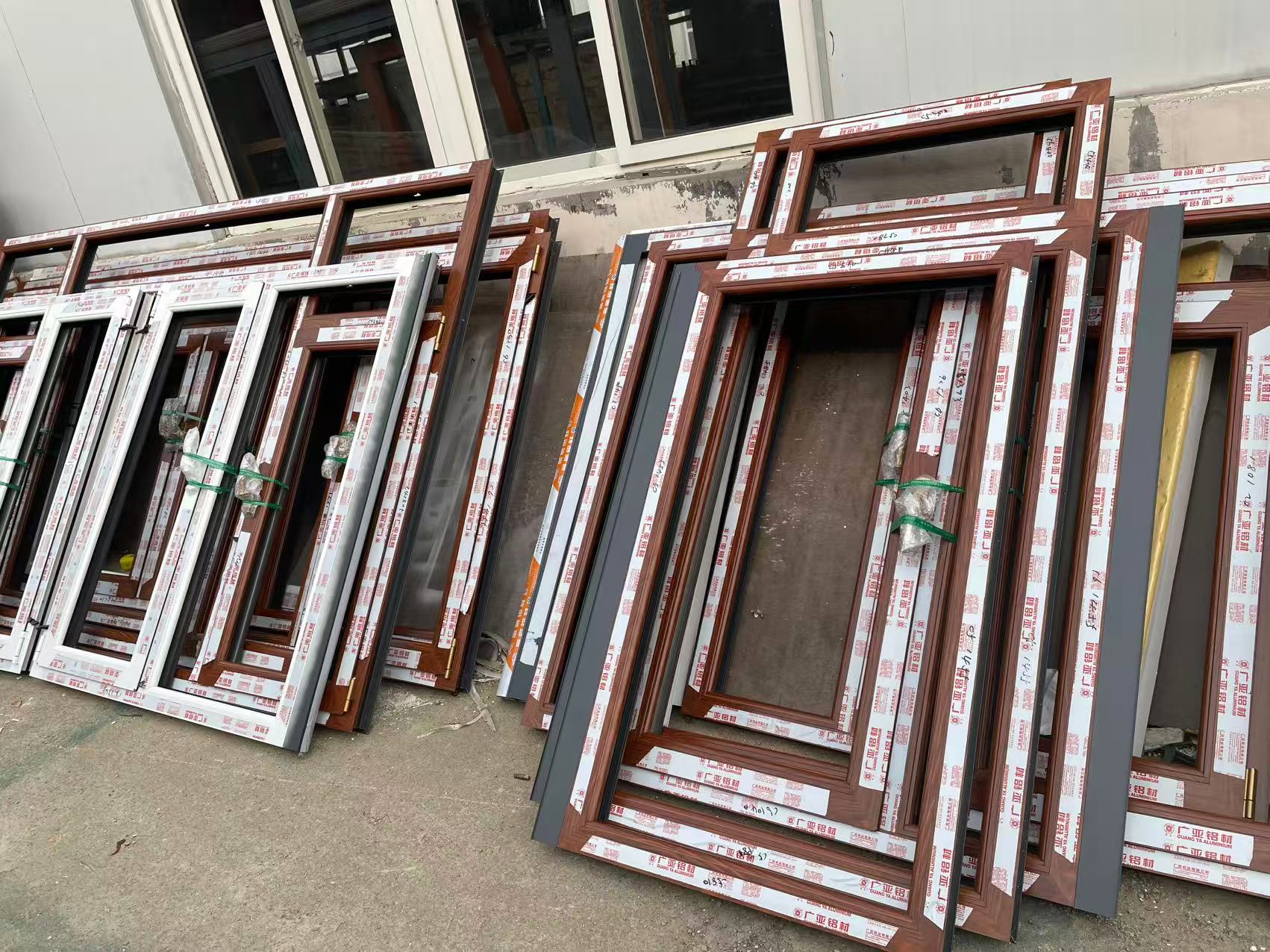 幕墙安装施工实景