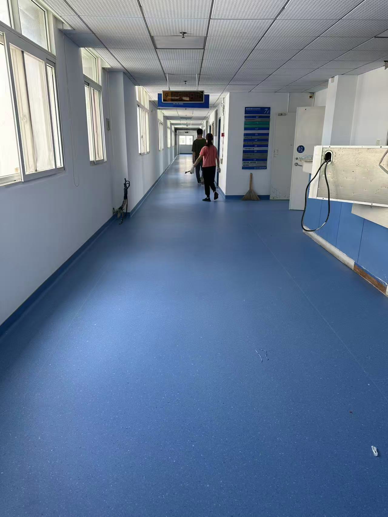 专业施工团队现场作业