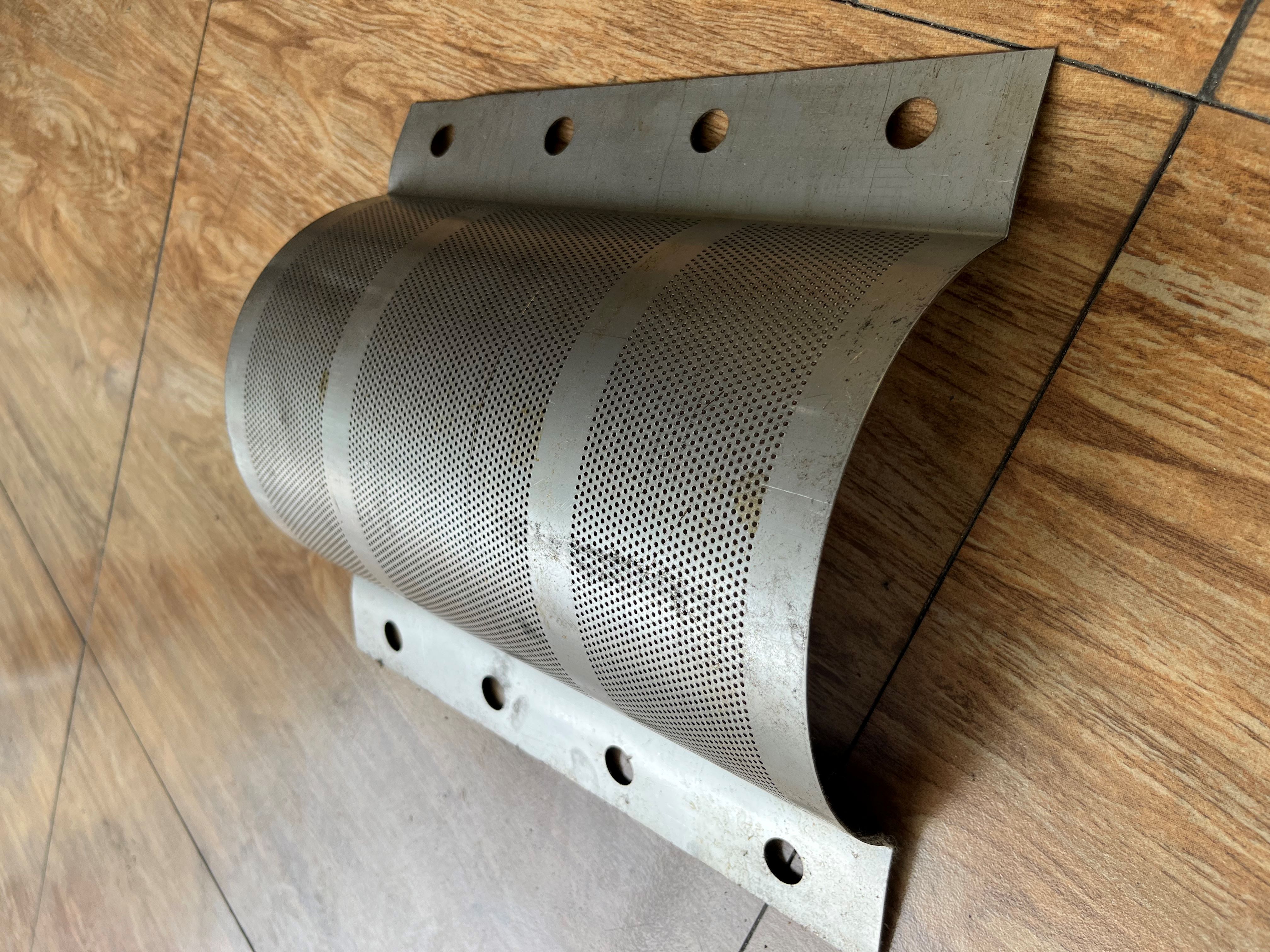 精密冲孔设备特写