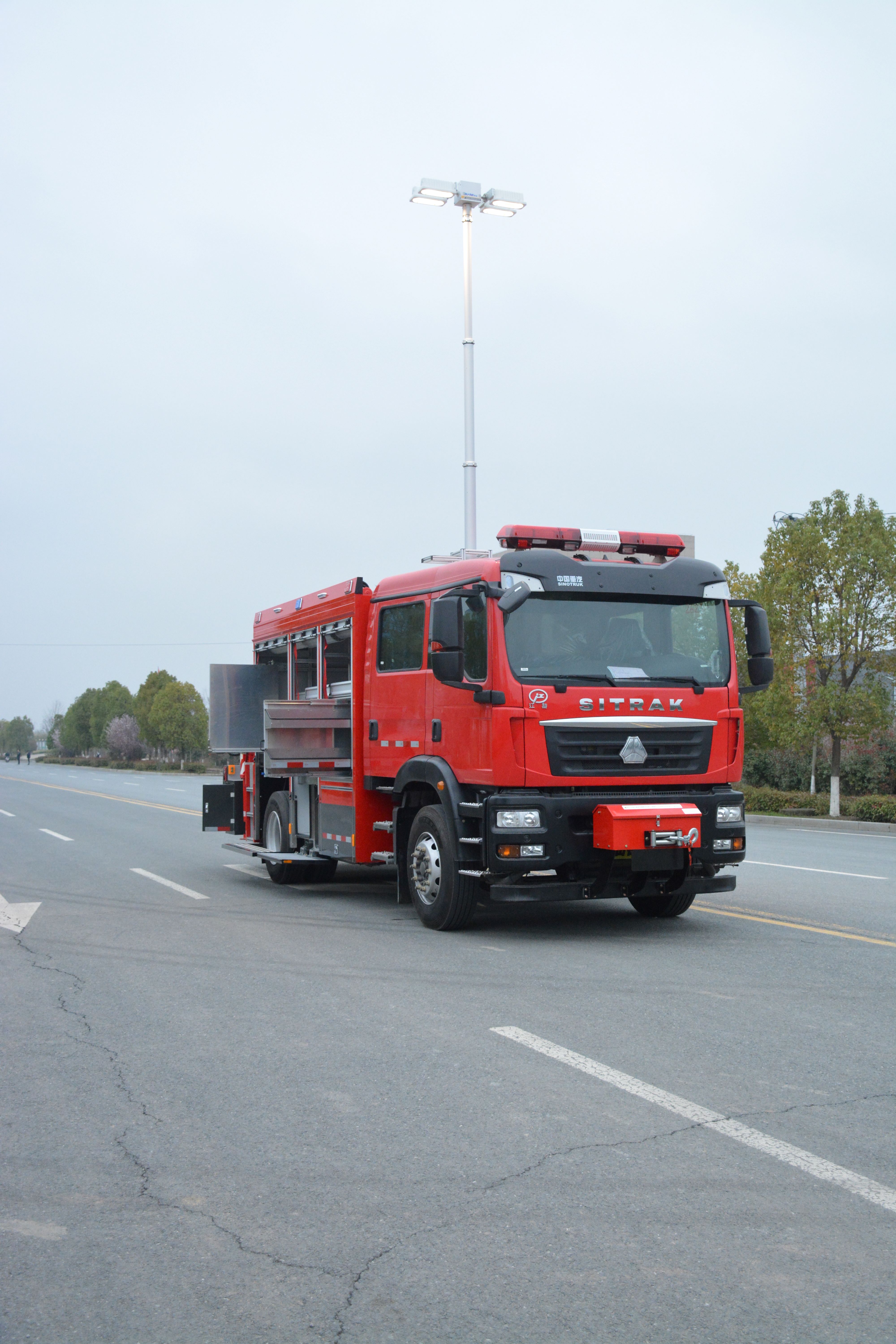 车辆内部与设备展示