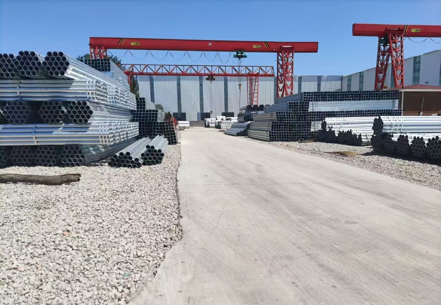 多种规格波形护栏展示