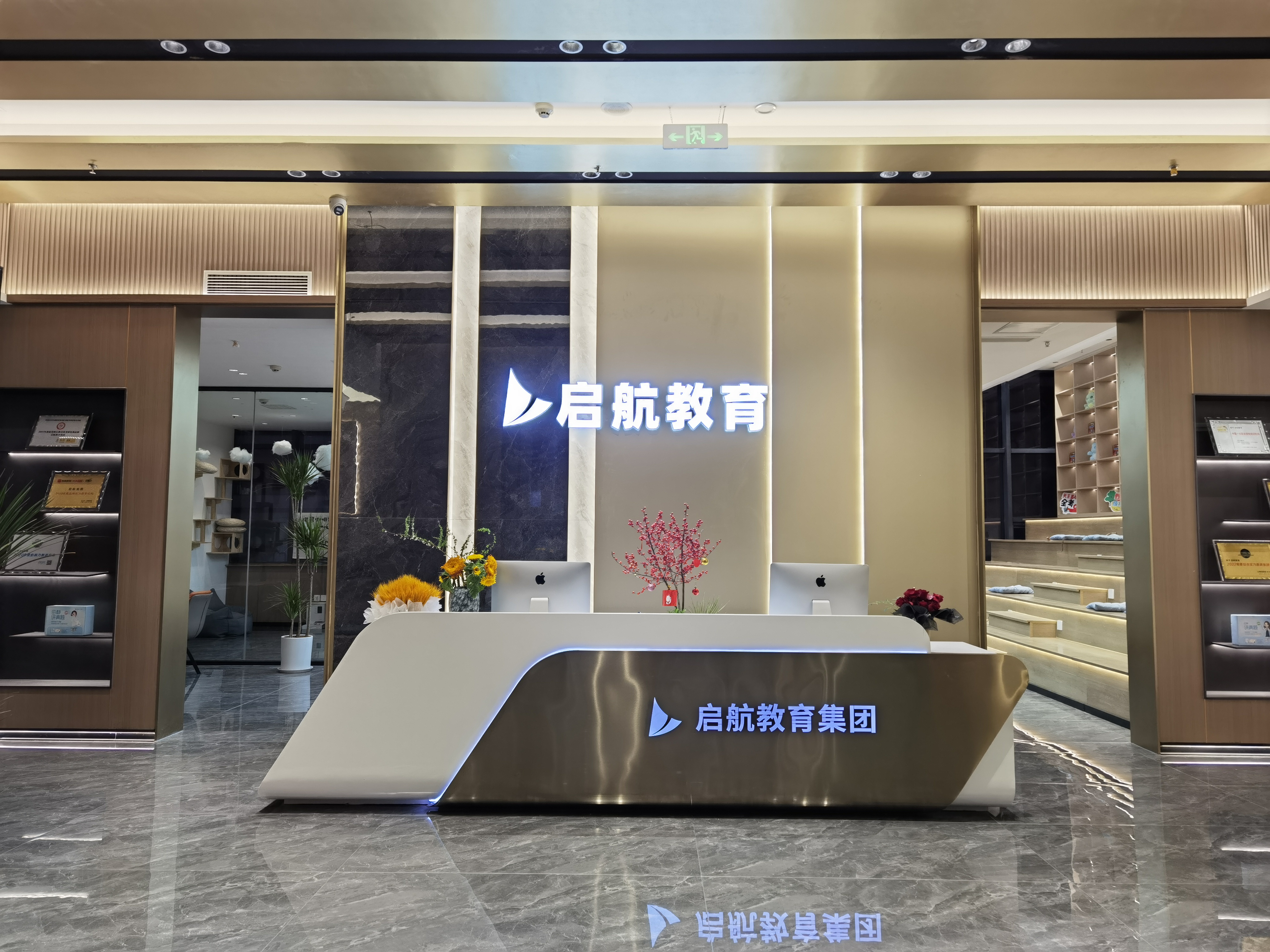 现代化自习室内部