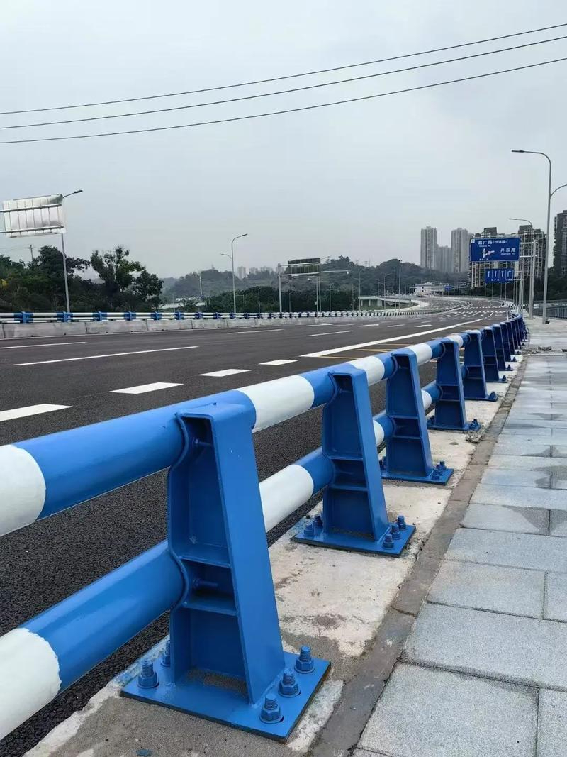 道路防护栏
