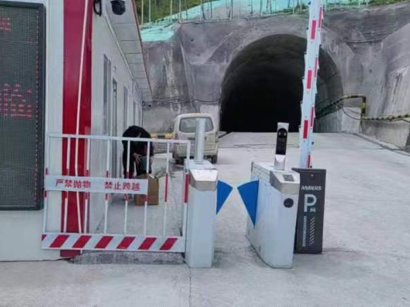 人车分流门禁系统.jpg