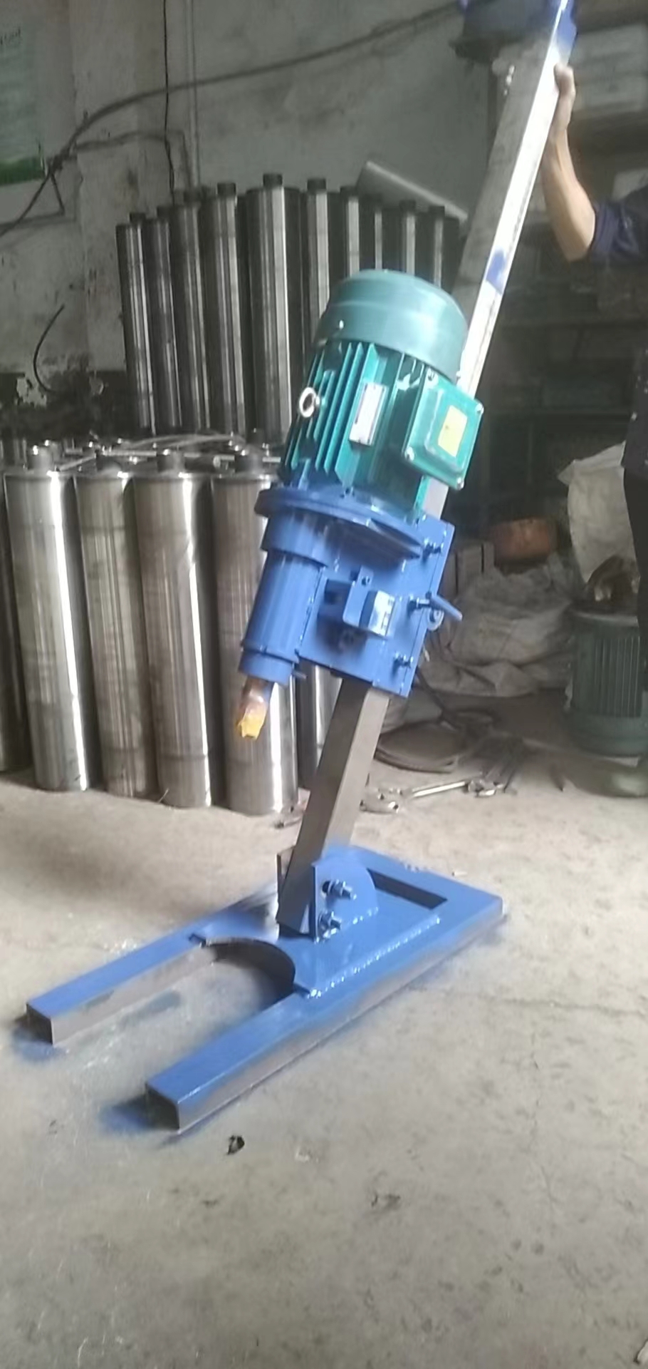 路志旗钻机工作现场