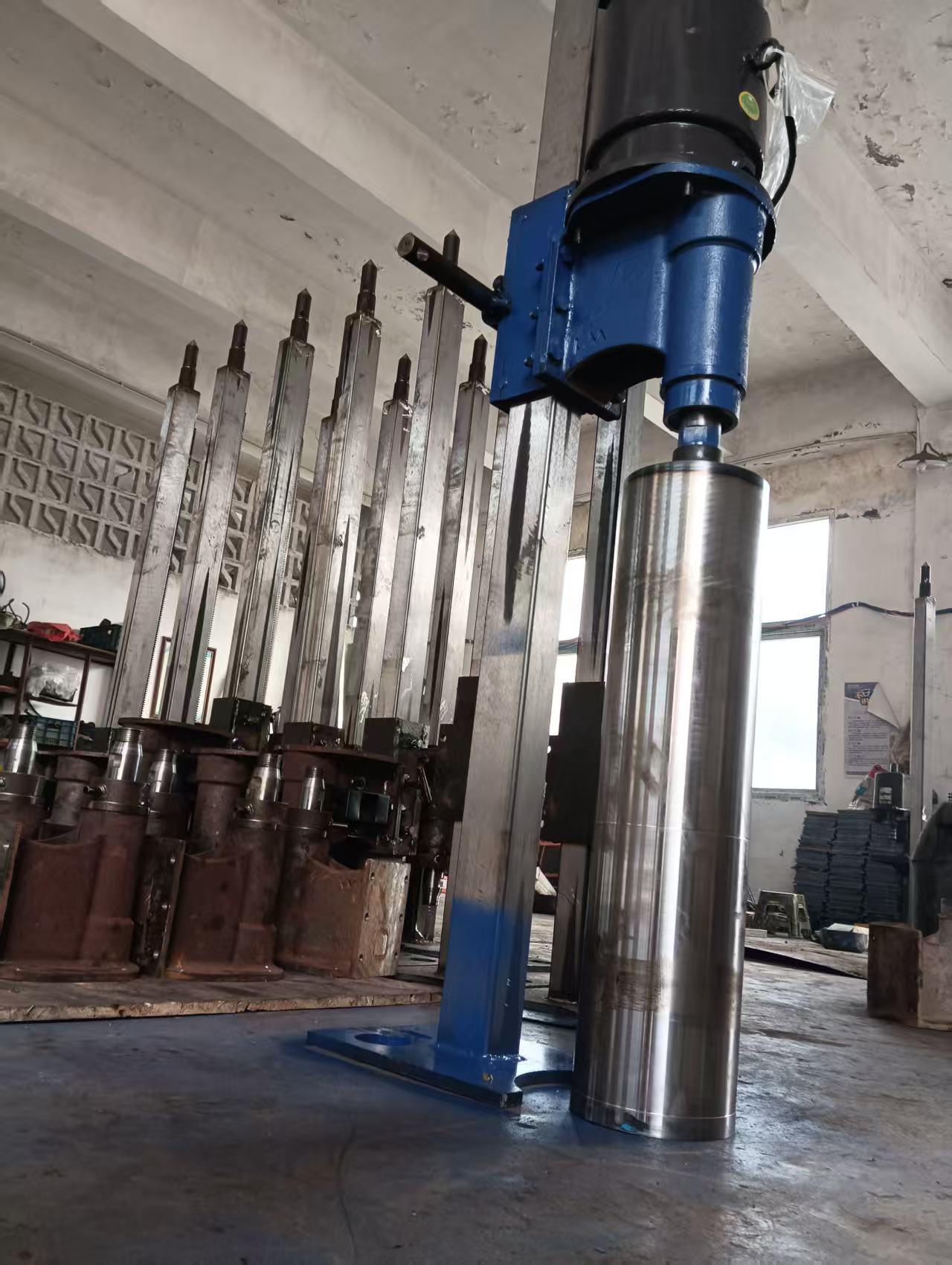 路志旗机械生产车间