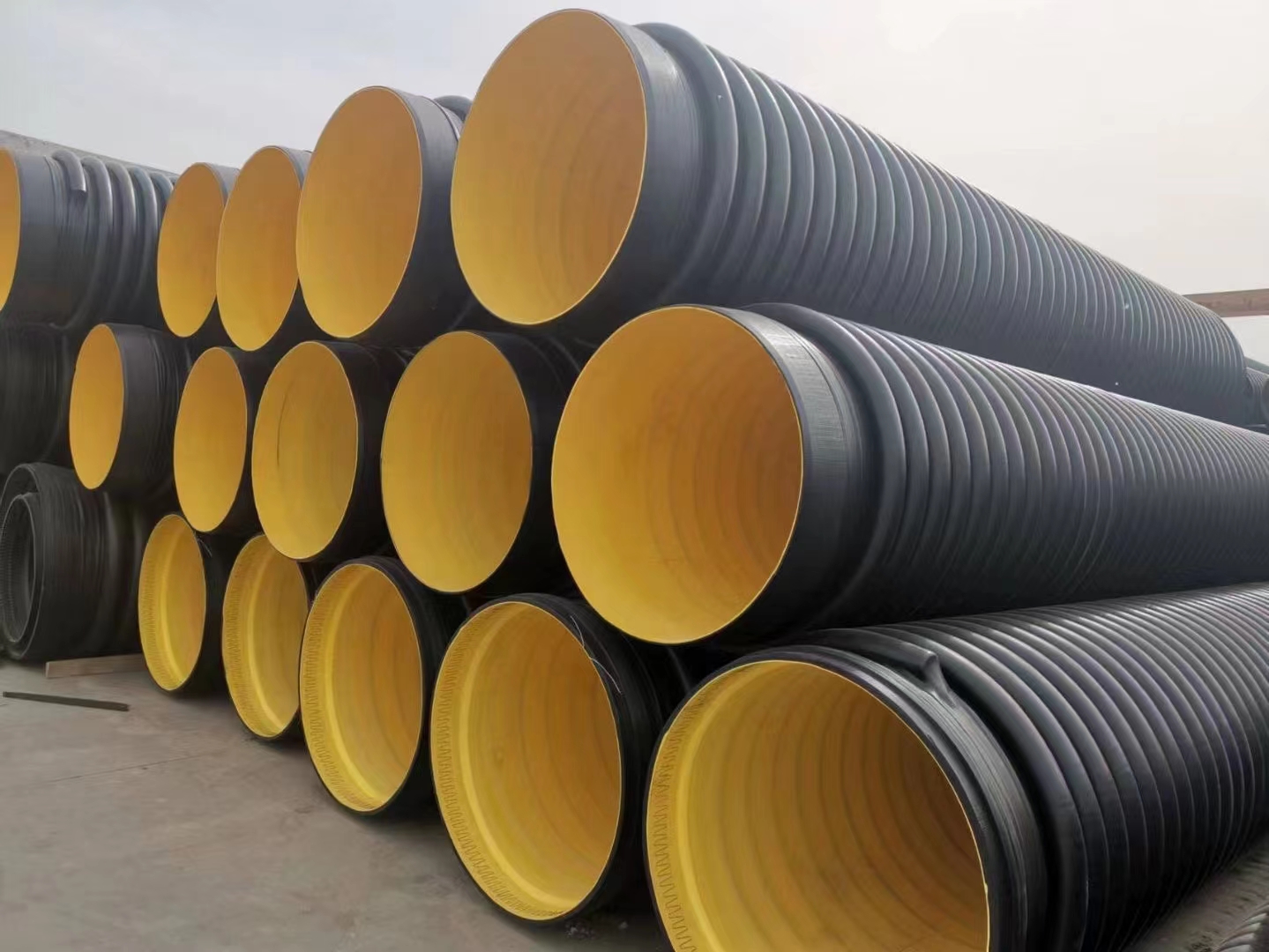 君青管业生产车间