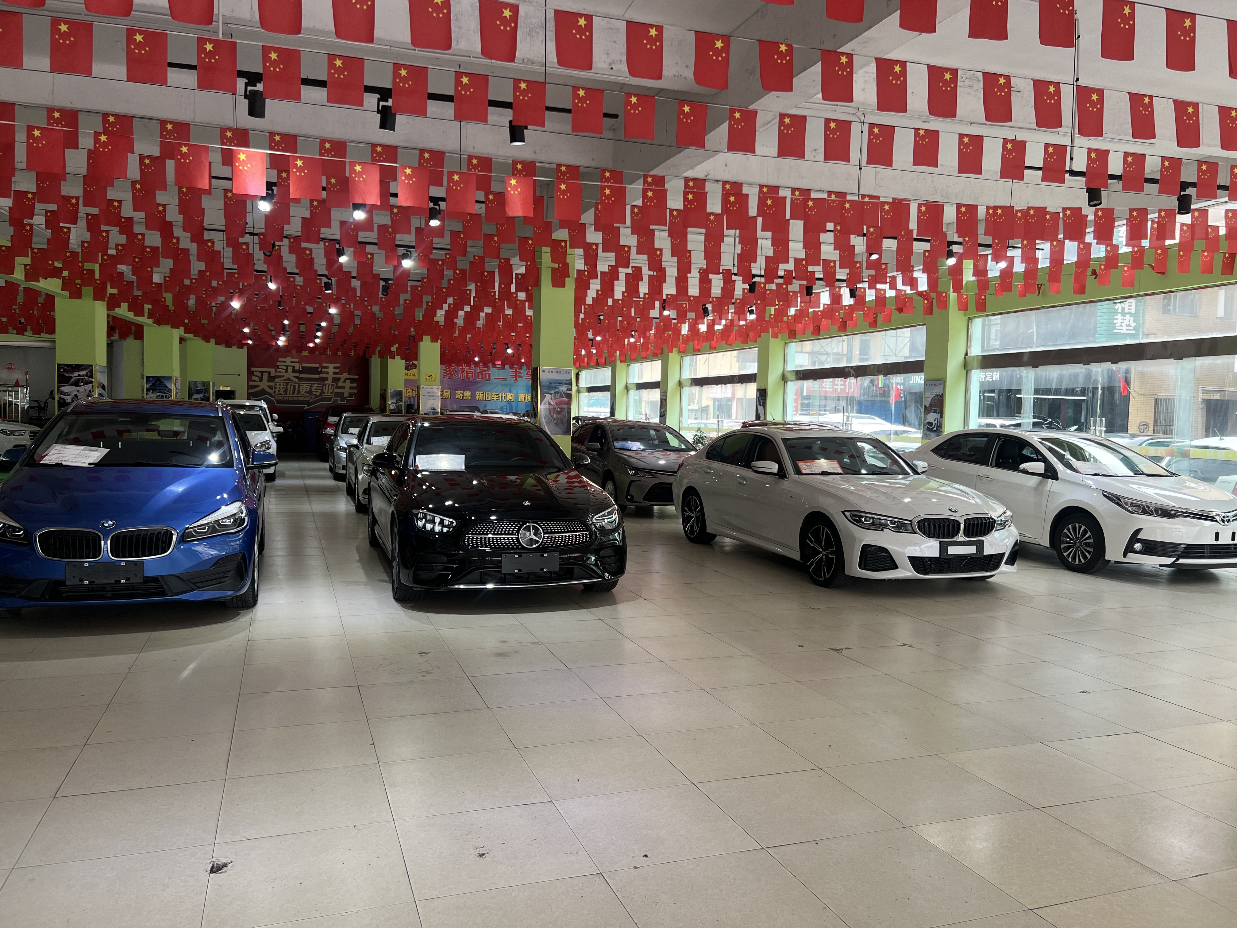 经过精心整备的精品二手车陈列