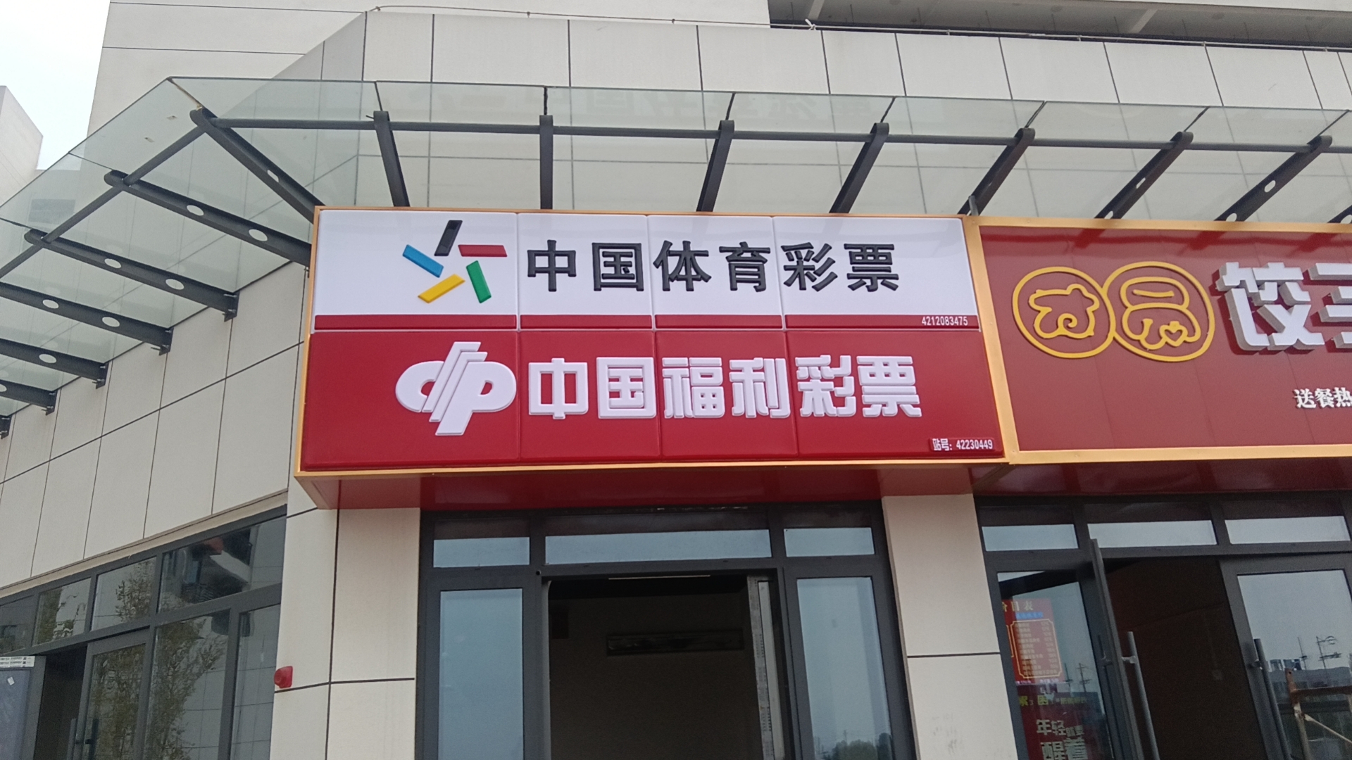 专业的家政保洁服务团队正在工作