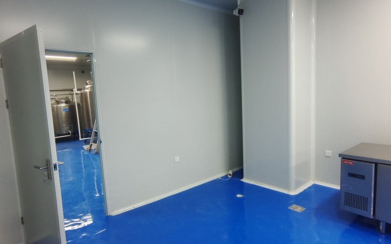 洁净门窗安装施工场景