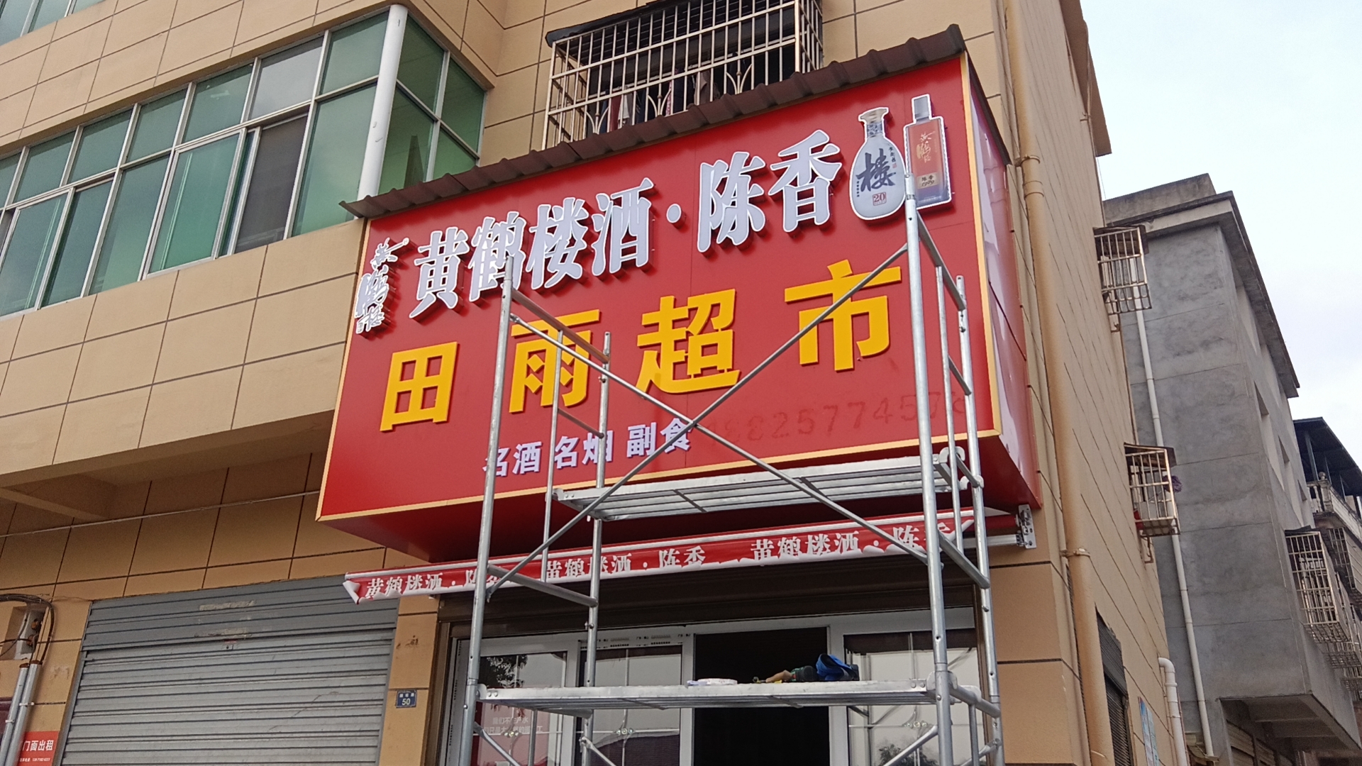 细致入微的厨房深度保洁服务现场