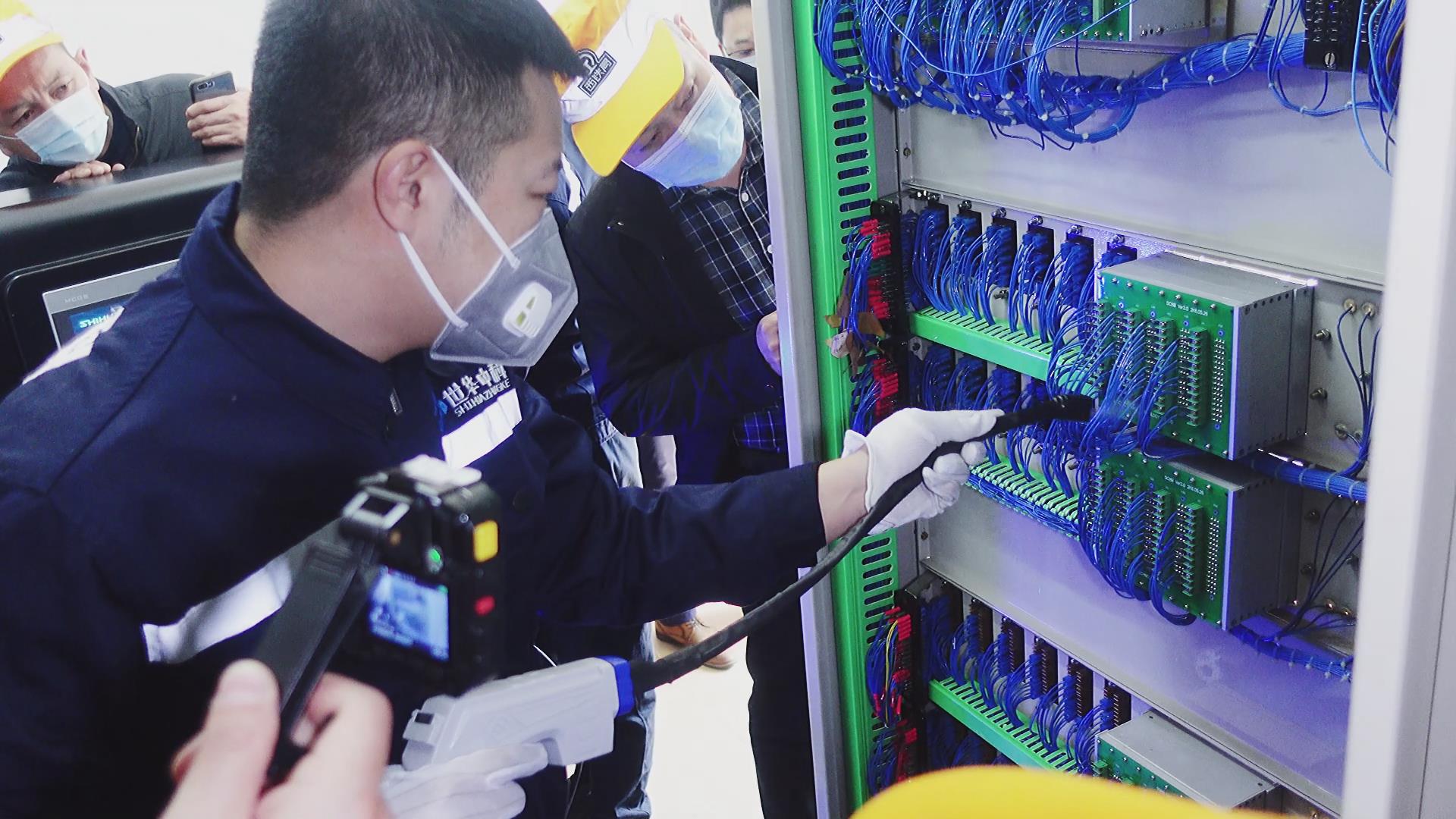 带电清洗作业现场