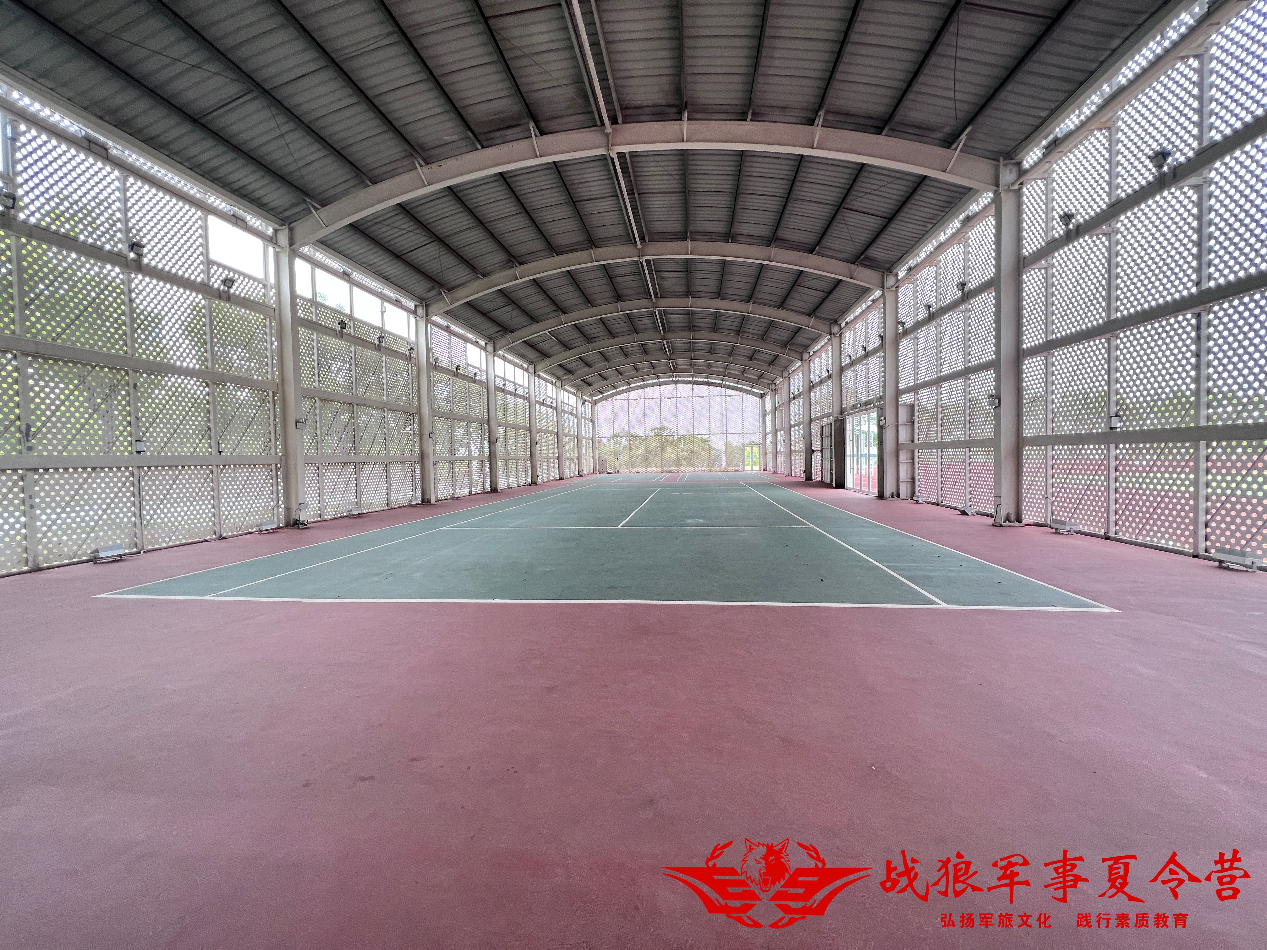 战狼军事夏令营团队协作训练场景