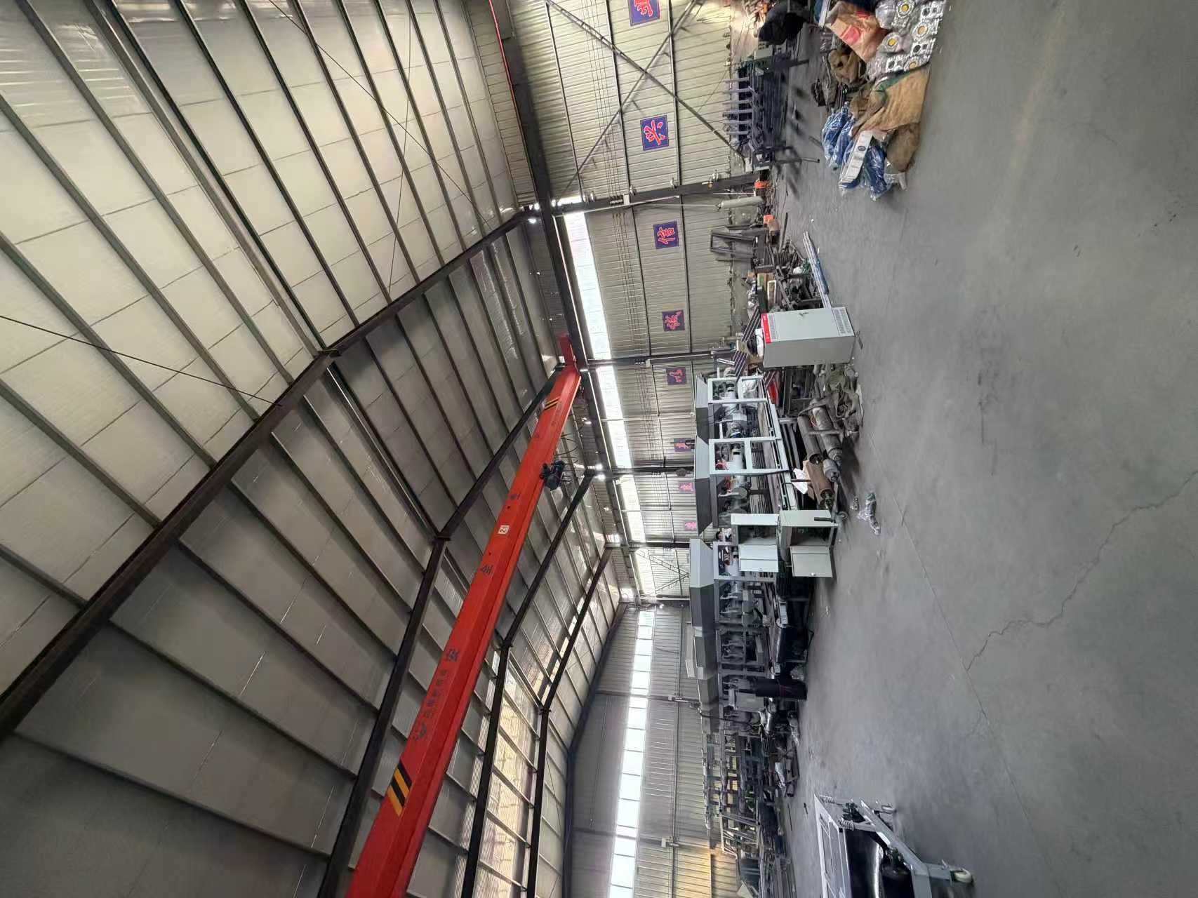 任县世润机械制造厂生产的行车式布料机正在作业