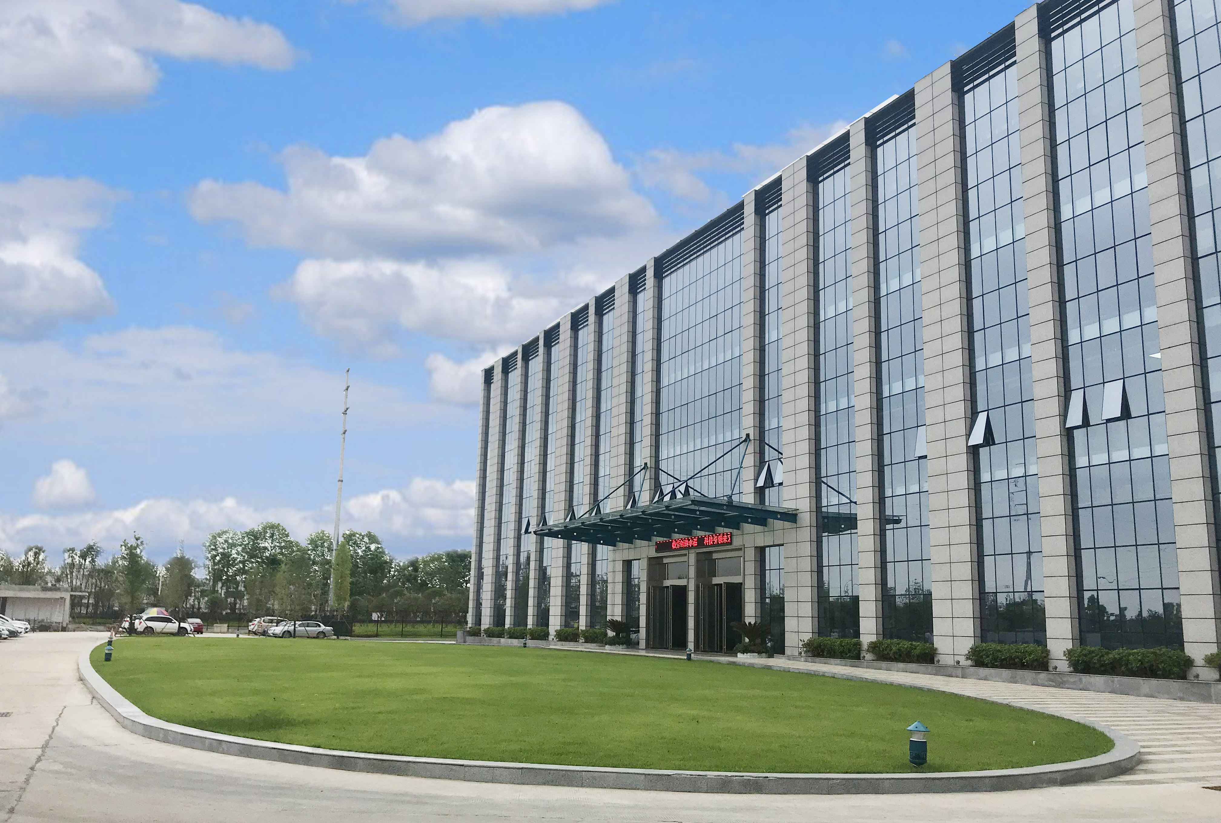 农村新貌与现代化住宅