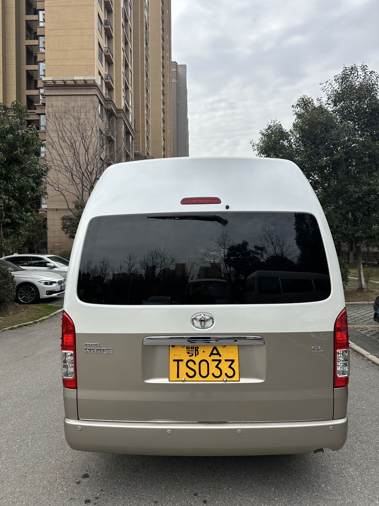 武汉市欣卓信汽车服务有限公司服务车辆