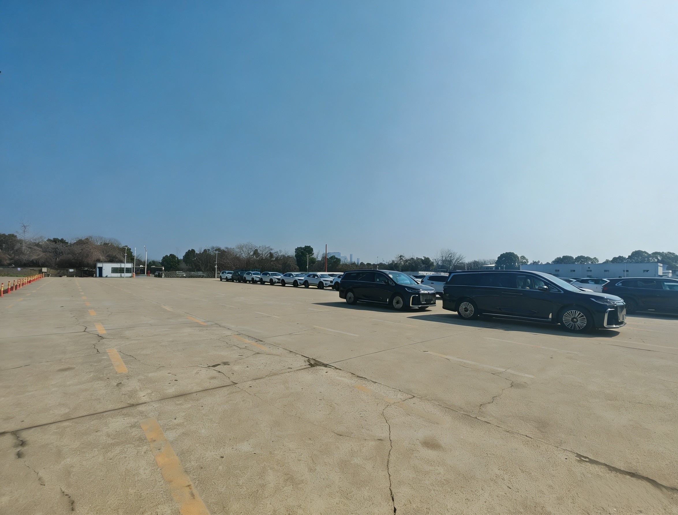 专业装卸操作现场