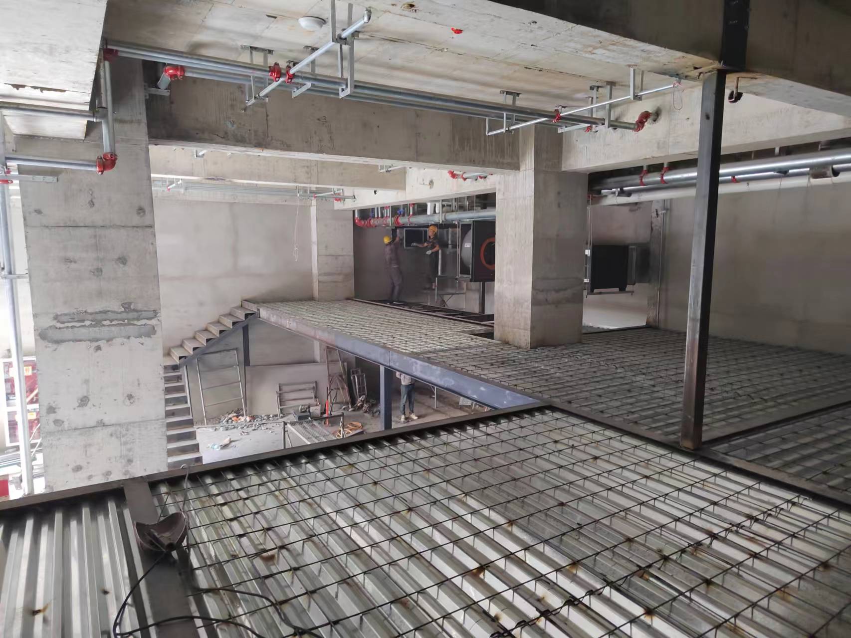 现浇隔层施工现场