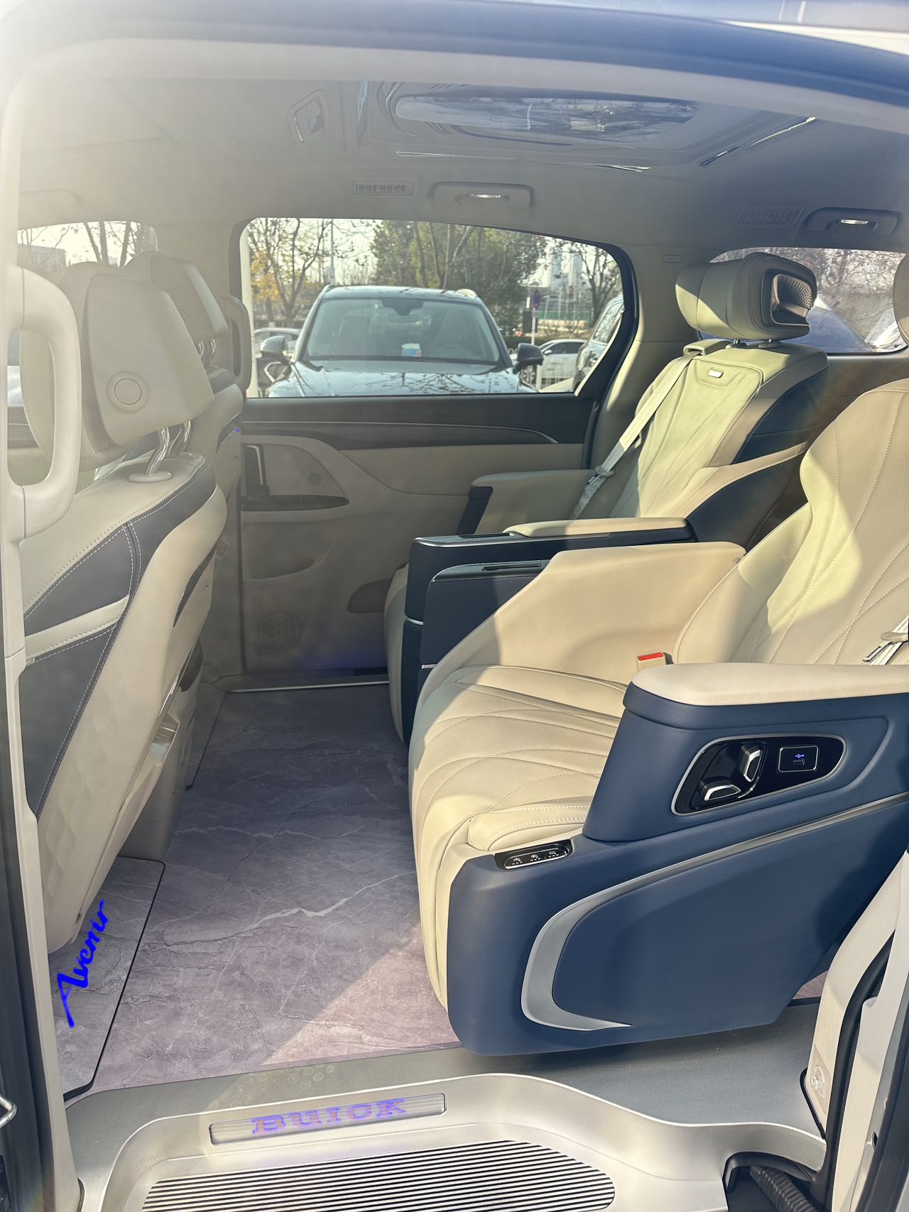 武汉市欣卓信汽车服务有限公司商务车队