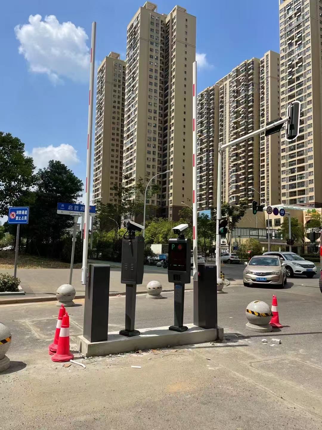 工业平移门应用于大型物流仓库